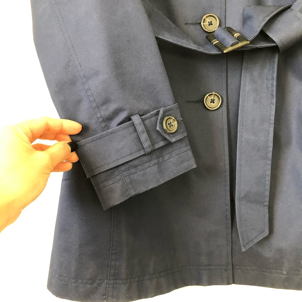 L.L Bean Navy Old Port Trench Coat. Size Medium - Picture 8 of 10